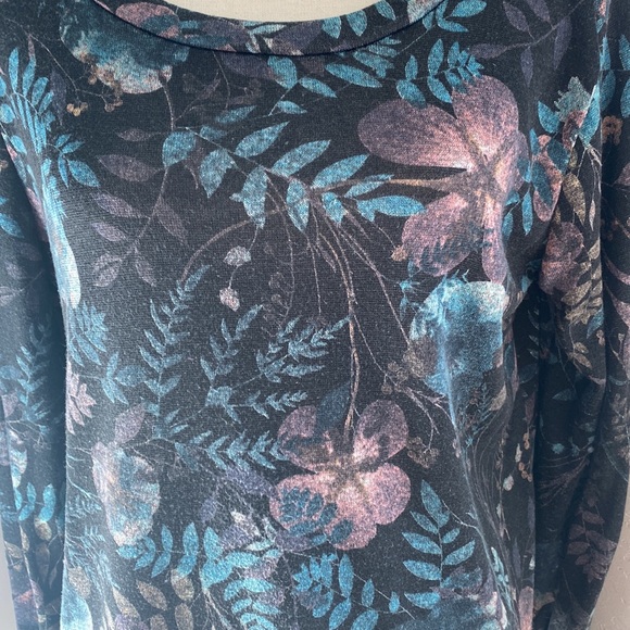 Daytrip flowered top with low back - Picture 4 of 7